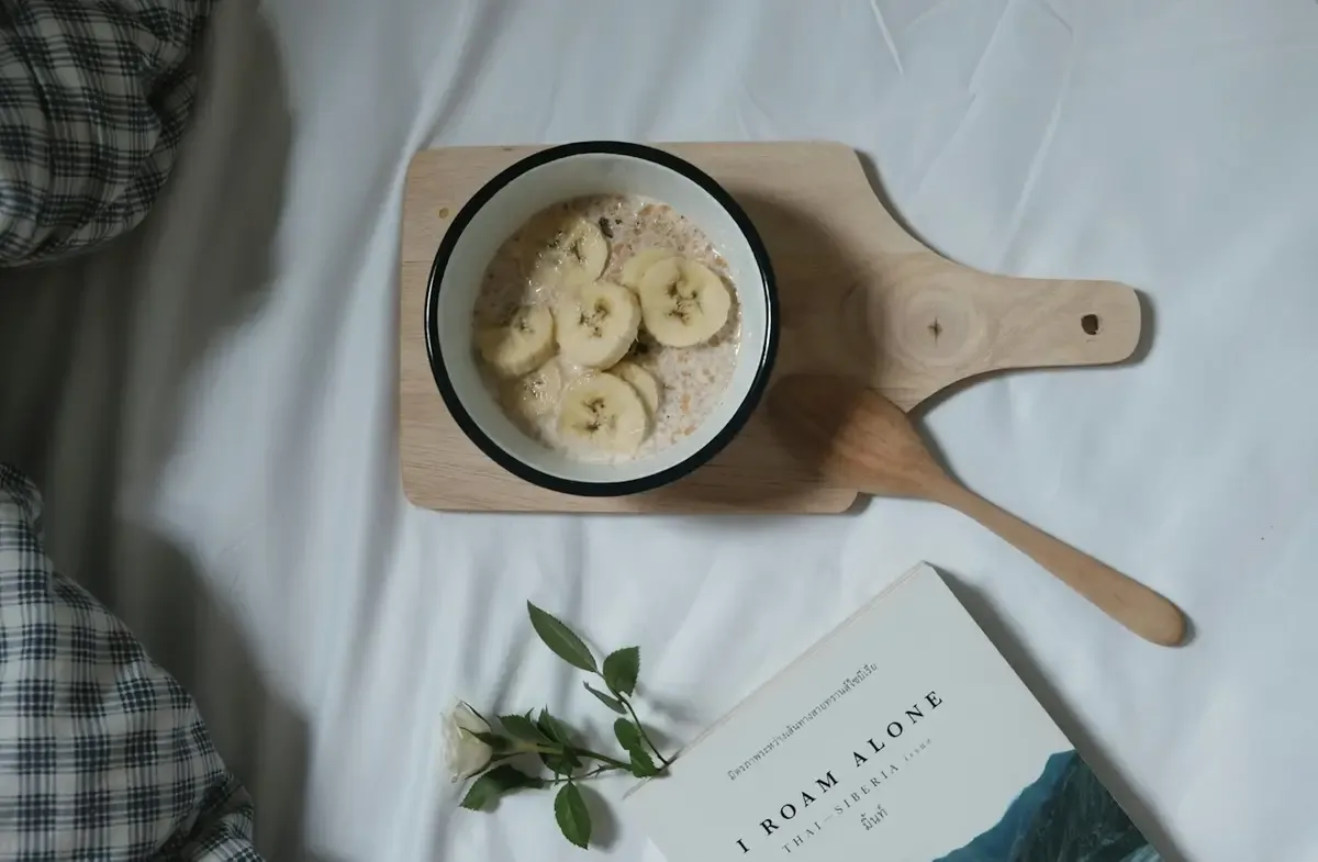 Tigela com rodelas de banana