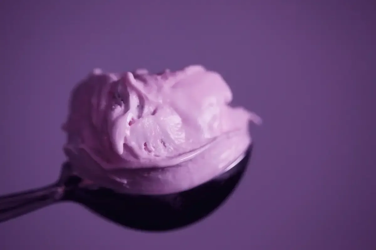 Sorbet roxo na colher