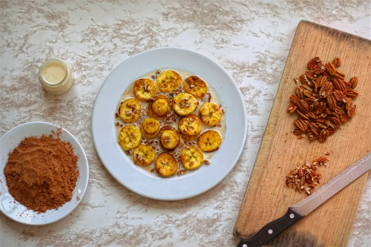 Imagem ilustrativa: banana assada na airfryer com canela