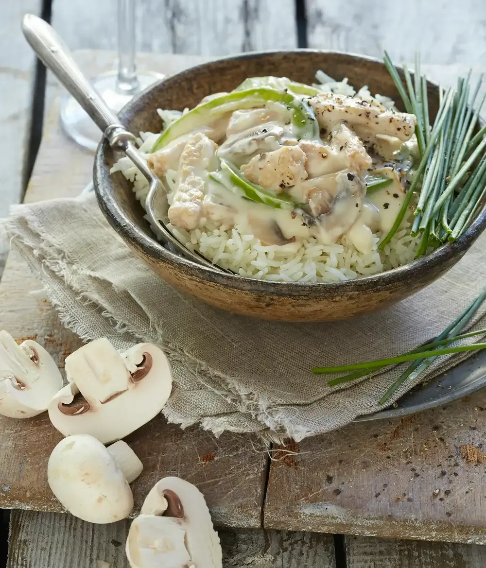 Frango em molho cremoso com cogumelos