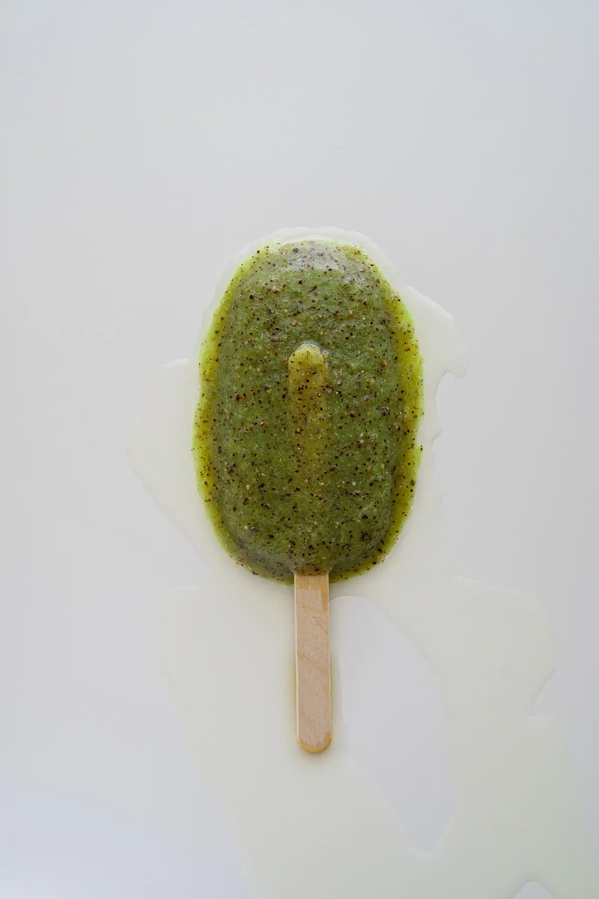 Imagem ilustrativa: picolé de iogurte com kiwi