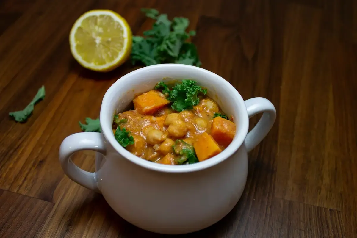 Sopa de grão-de-bico com limão