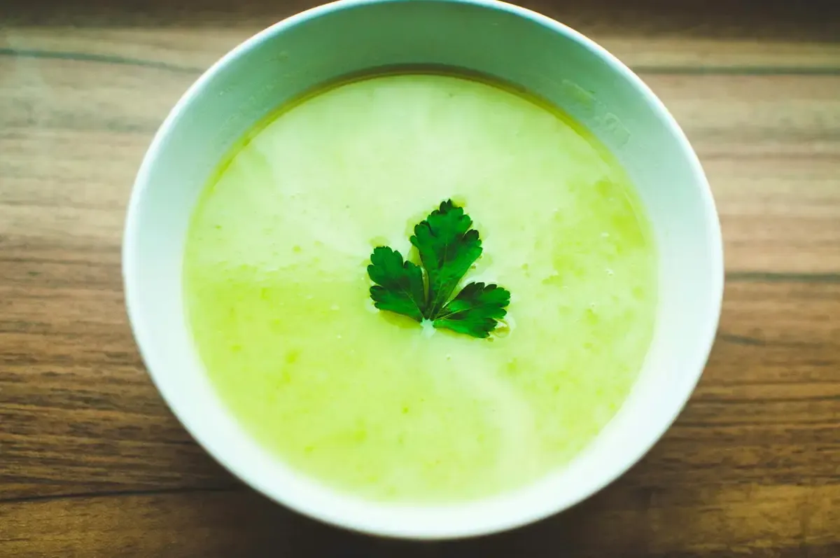 Sopa verde cremosa