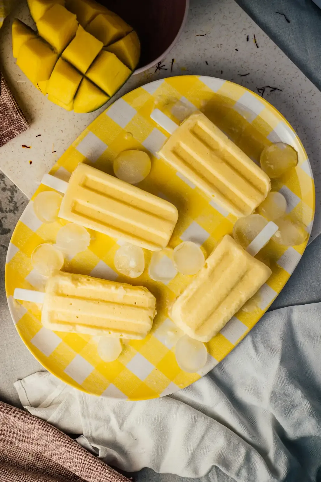 Picolés amarelos