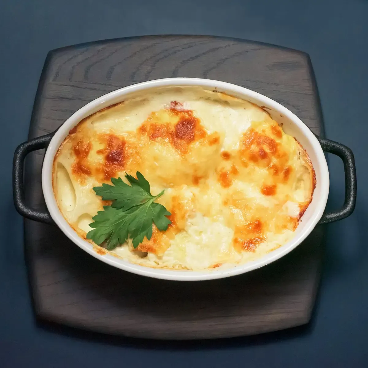 Gratinado com salsinha em travessa