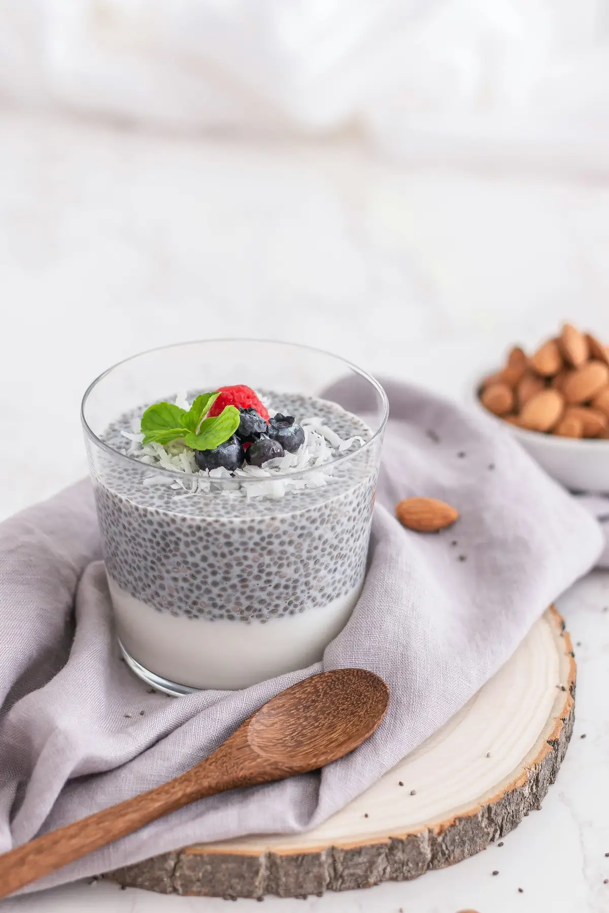 Imagem ilustrativa: pudim de chia com kiwi e iogurte