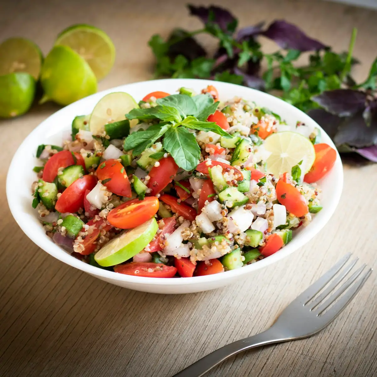 Imagem ilustrativa: çoban salatası, salada turca do pastor