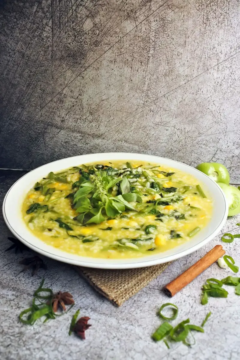 Sopa amarela com couve
