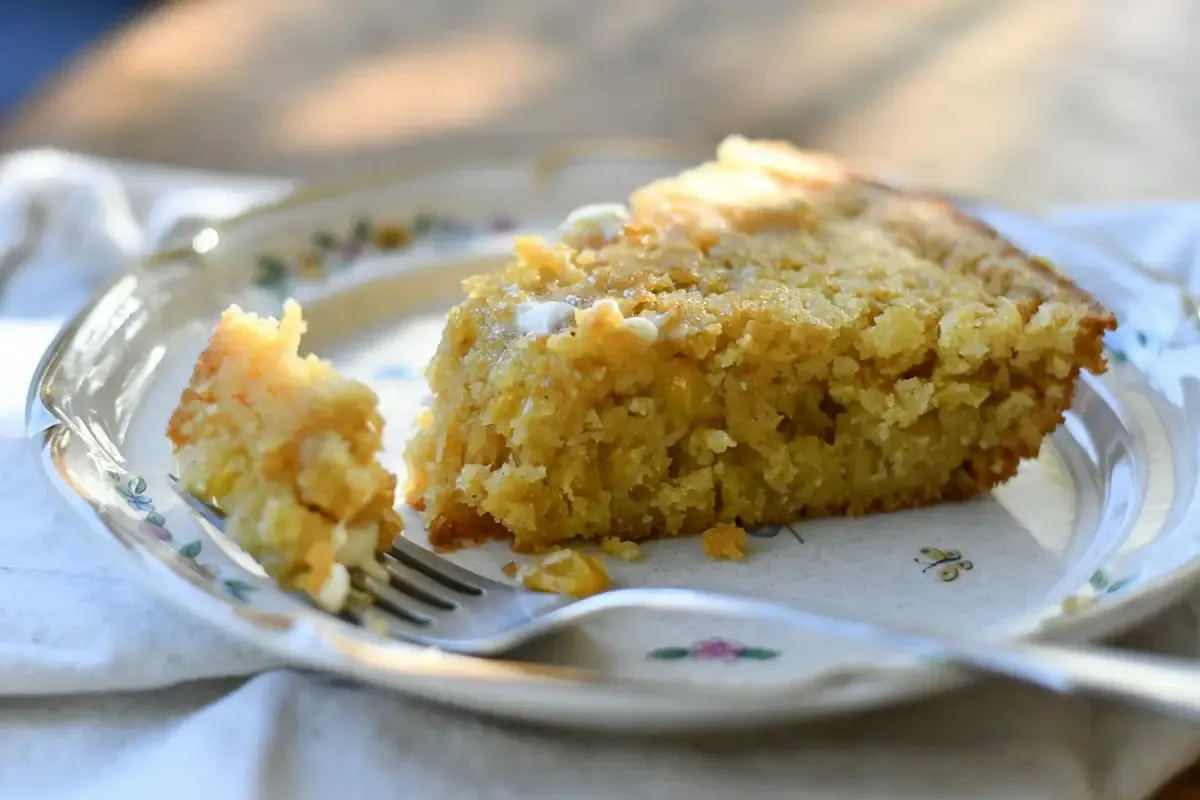 Fatia de bolo de milho