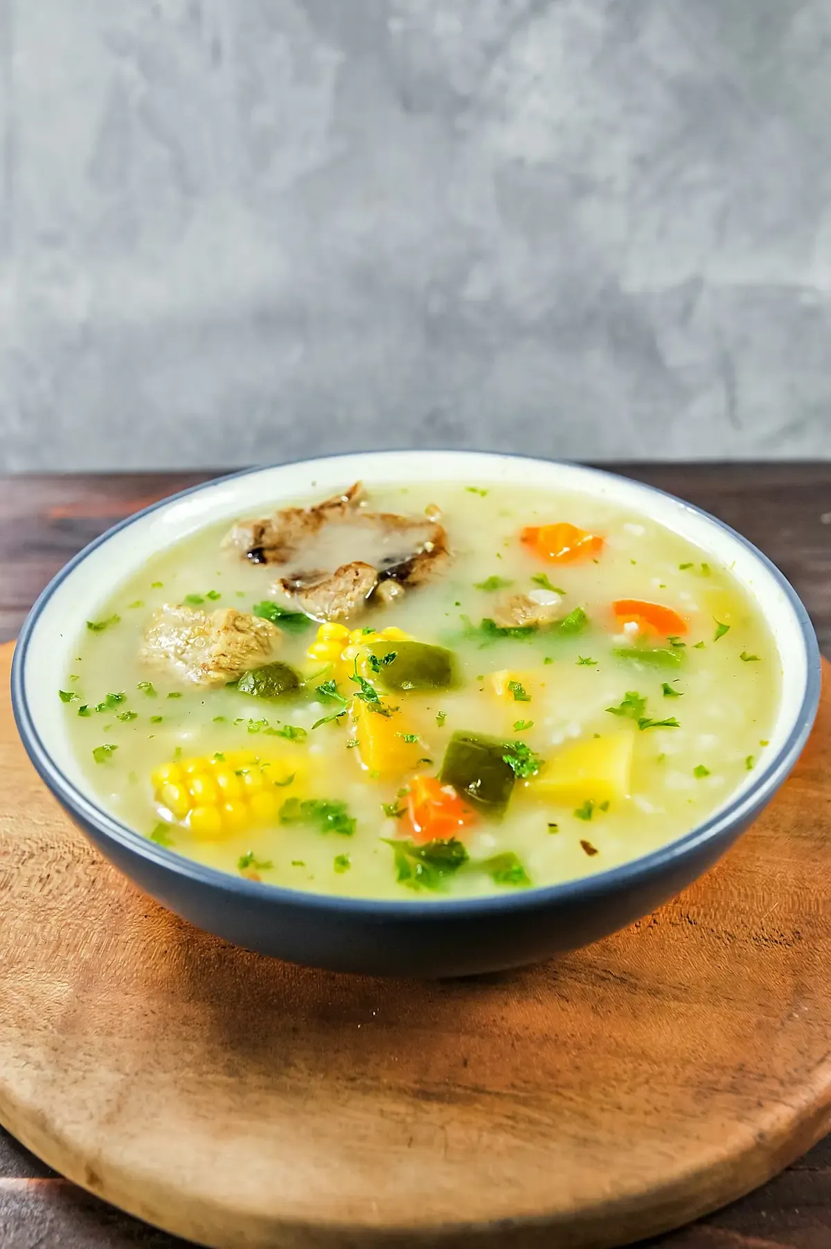 Sopa cremosa com milho e frango
