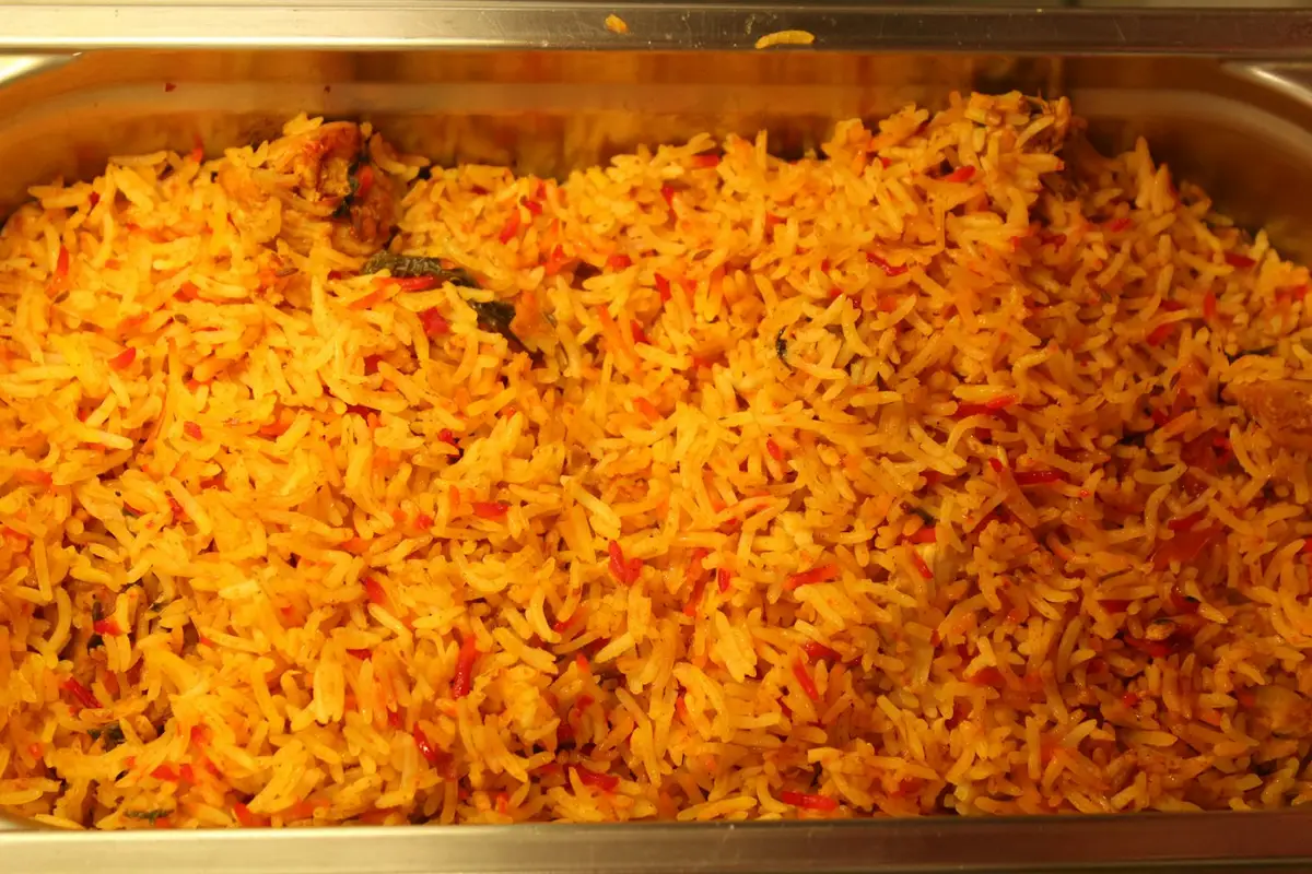 Imagem ilustrativa: arroz chaufa de frango leve