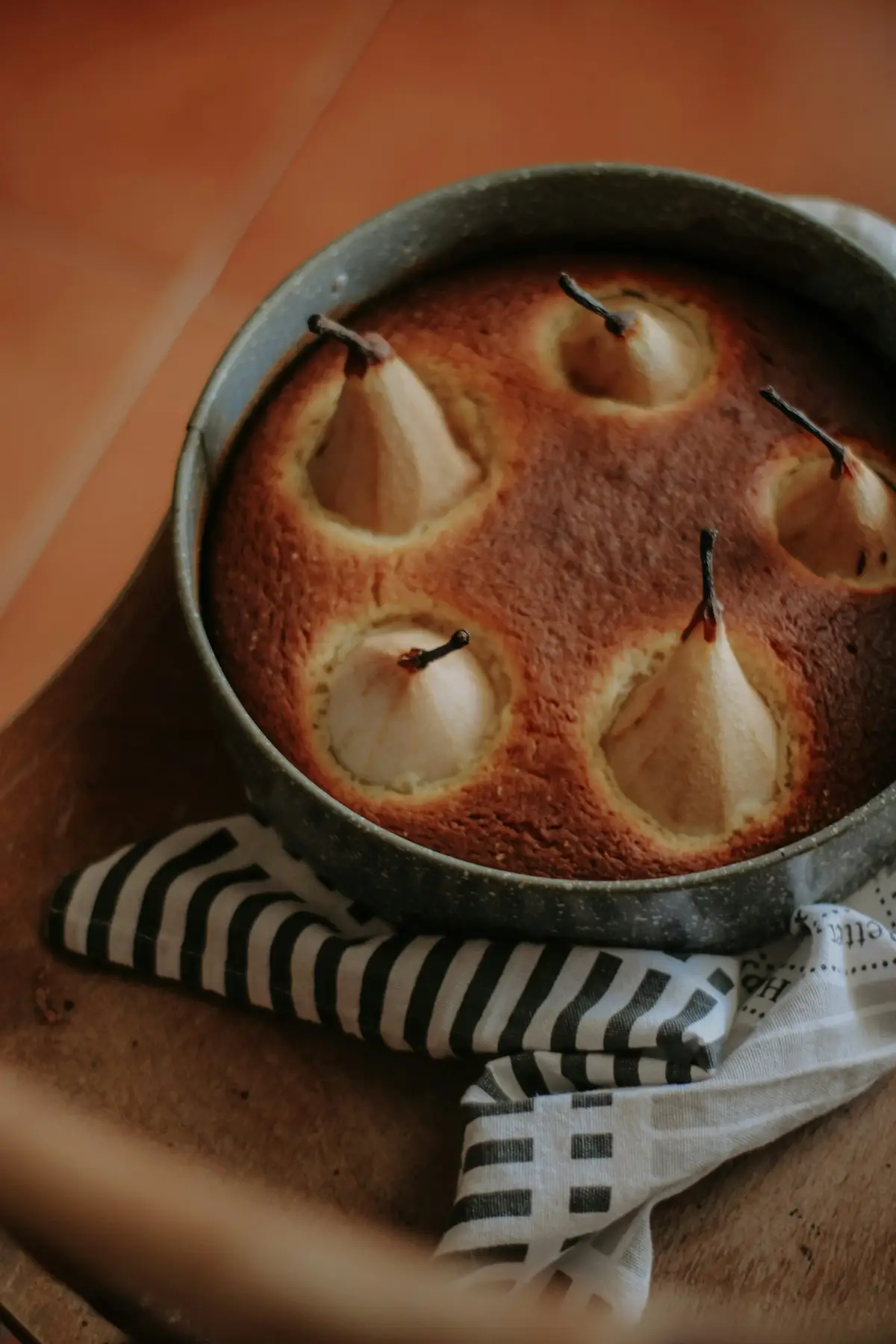 Imagem ilustrativa: bolo de pera com gengibre sem açúcar