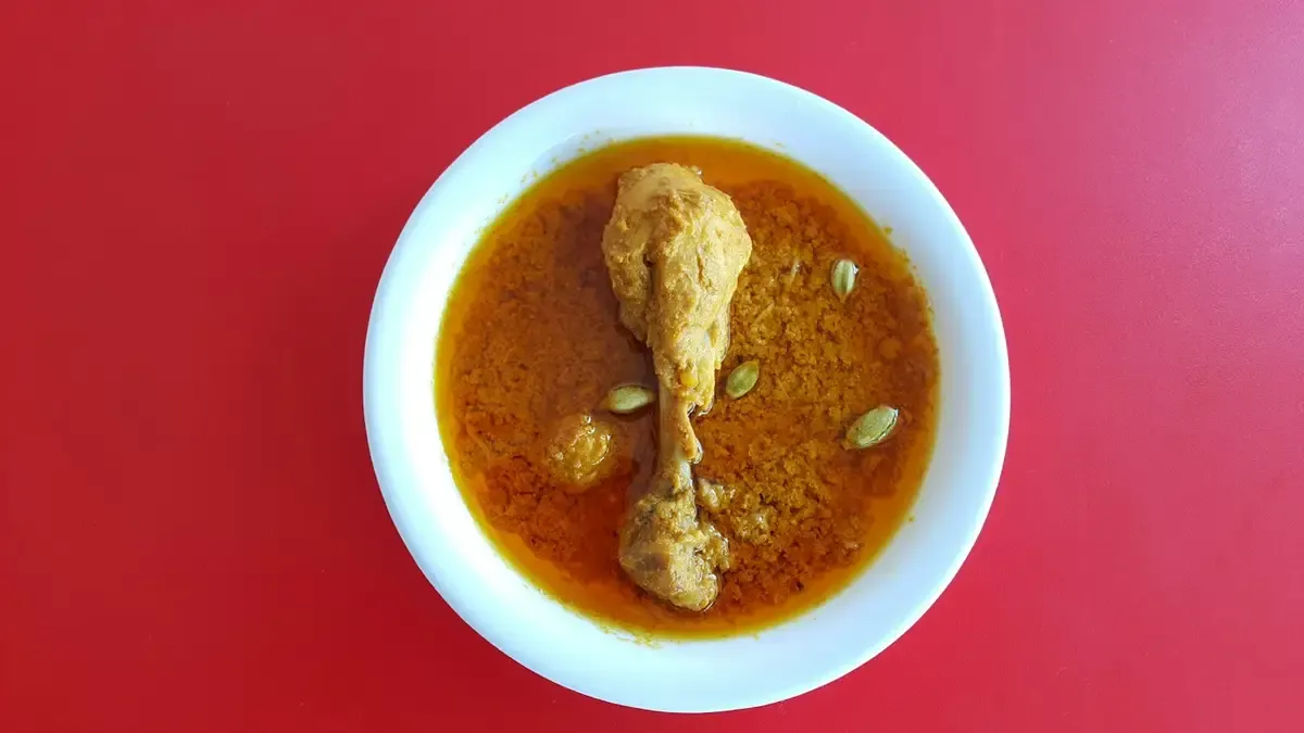 Sopa com coxa de frango