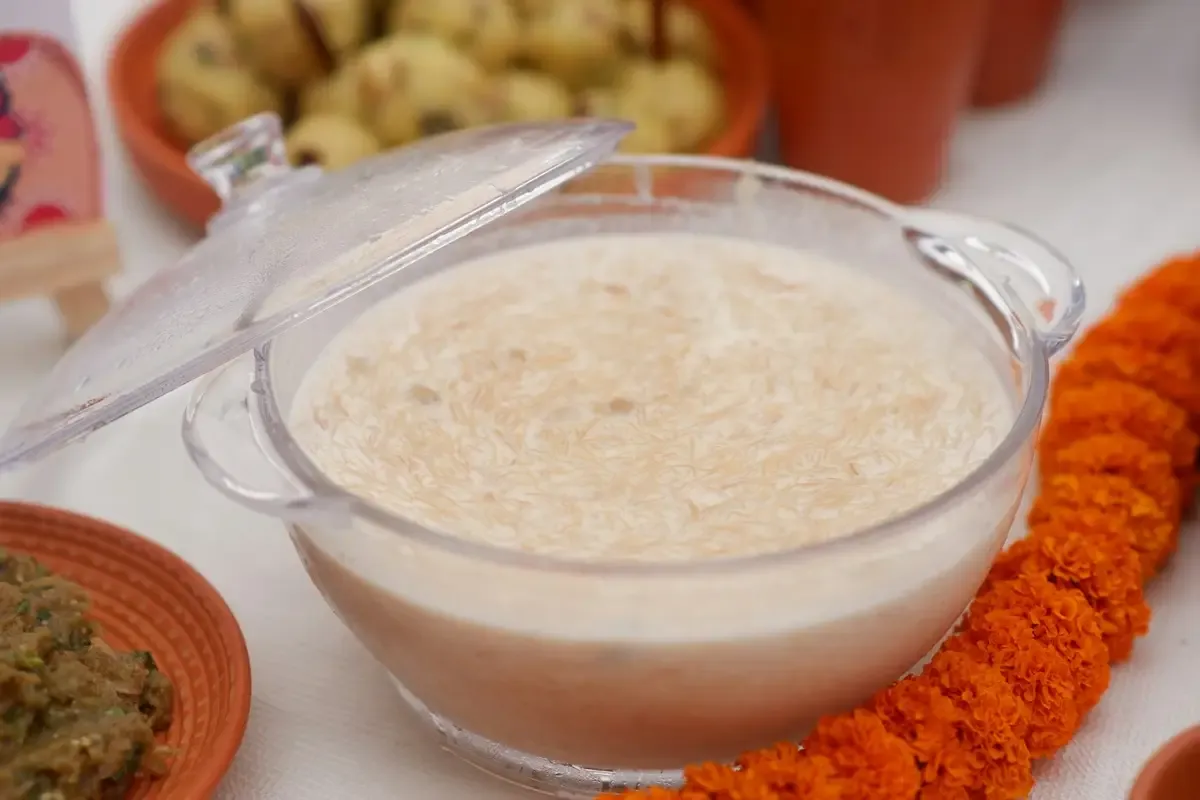 Mingau de arroz em tigela